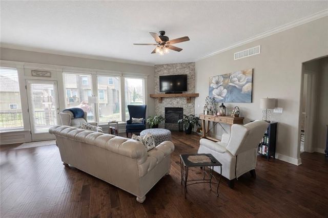 1100 SW Heather Drive, Lee's Summit, MO 64081