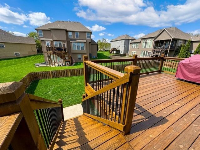 1100 SW Heather Drive, Lee's Summit, MO 64081