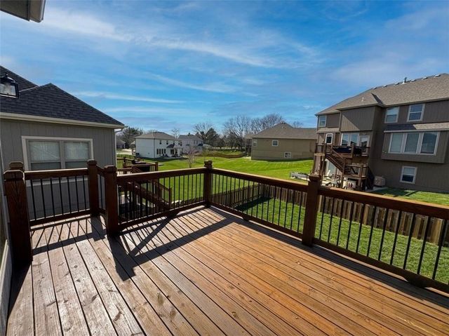 1100 SW Heather Drive, Lee's Summit, MO 64081