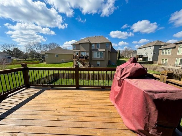 1100 SW Heather Drive, Lee's Summit, MO 64081