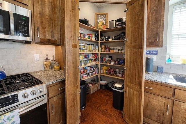 1100 SW Heather Drive, Lee's Summit, MO 64081