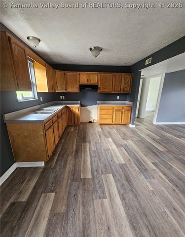 5587 Kanawha Turnpike, St Albans, WV 25177