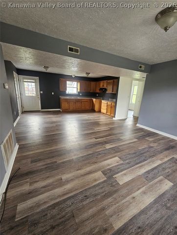 5587 Kanawha Turnpike, St Albans, WV 25177