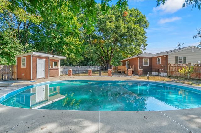 327 Shamrock Drive, Warwick, RI 02886