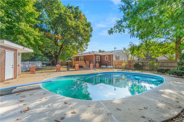 327 Shamrock Drive, Warwick, RI 02886