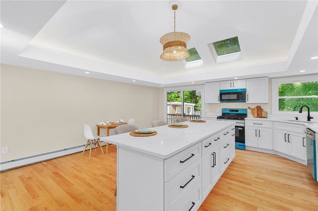 327 Shamrock Drive, Warwick, RI 02886