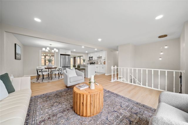 320 Willow Hedge Dr, Monroeville, PA 15146