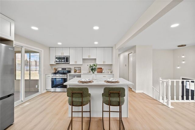 320 Willow Hedge Dr, Monroeville, PA 15146