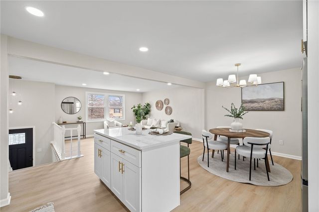 320 Willow Hedge Dr, Monroeville, PA 15146