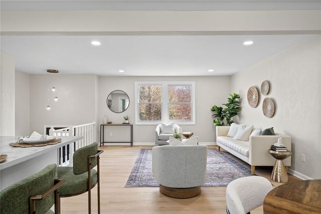 320 Willow Hedge Dr, Monroeville, PA 15146