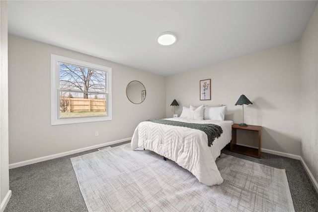 320 Willow Hedge Dr, Monroeville, PA 15146