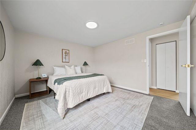 320 Willow Hedge Dr, Monroeville, PA 15146