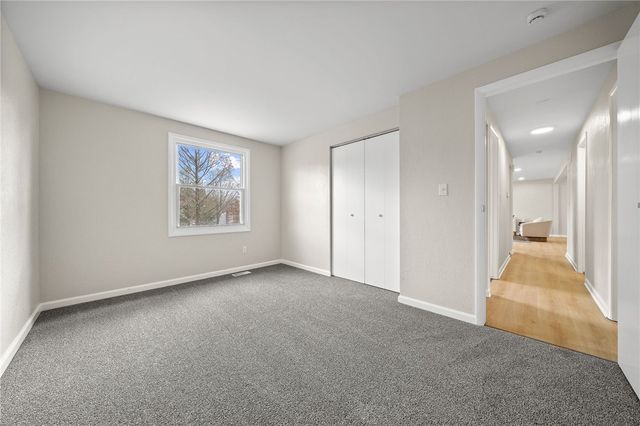 320 Willow Hedge Dr, Monroeville, PA 15146