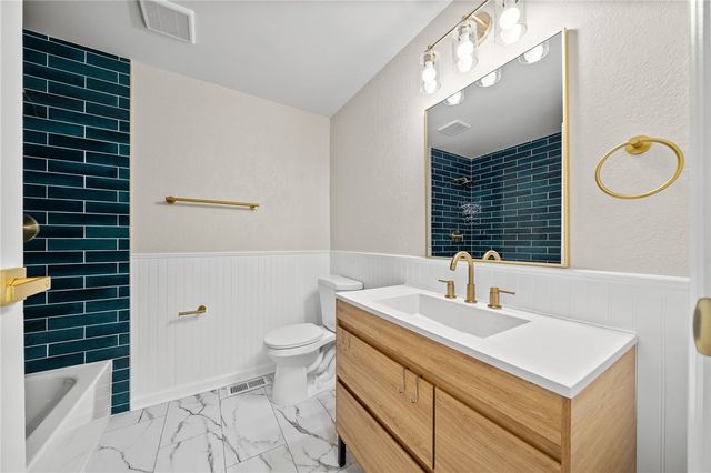 320 Willow Hedge Dr, Monroeville, PA 15146