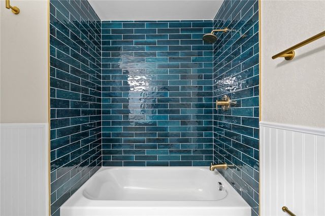 320 Willow Hedge Dr, Monroeville, PA 15146