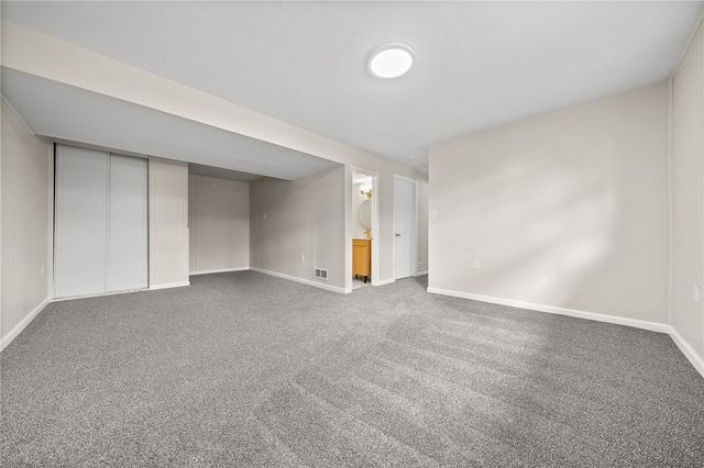 320 Willow Hedge Dr, Monroeville, PA 15146