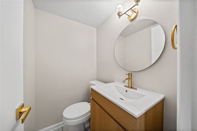 320 Willow Hedge Dr, Monroeville, PA 15146