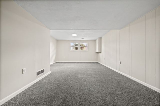 320 Willow Hedge Dr, Monroeville, PA 15146