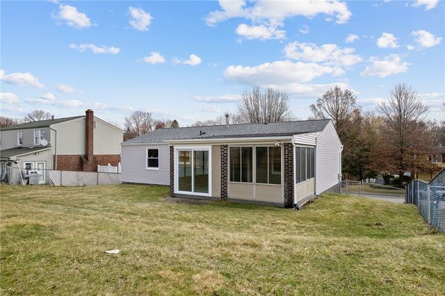 320 Willow Hedge Dr, Monroeville, PA 15146