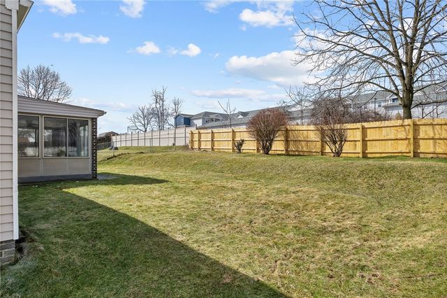 320 Willow Hedge Dr, Monroeville, PA 15146