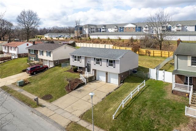 320 Willow Hedge Dr, Monroeville, PA 15146