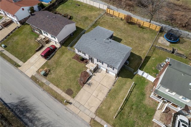 320 Willow Hedge Dr, Monroeville, PA 15146