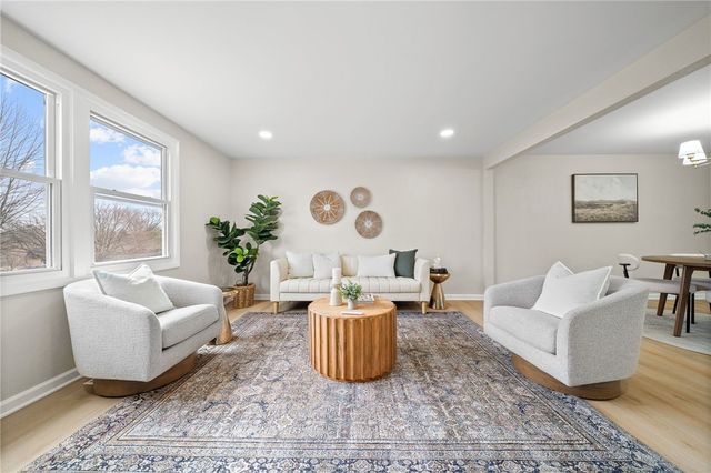 320 Willow Hedge Dr, Monroeville, PA 15146