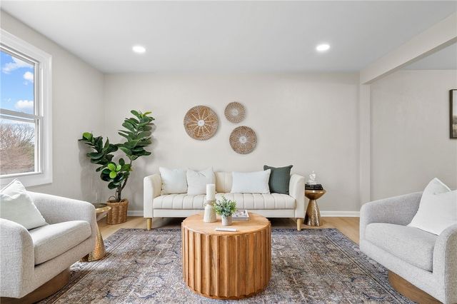 320 Willow Hedge Dr, Monroeville, PA 15146