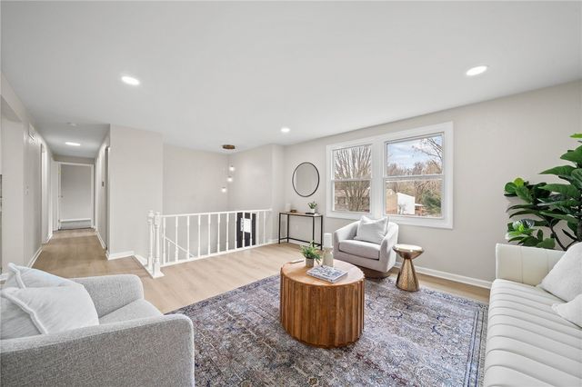 320 Willow Hedge Dr, Monroeville, PA 15146