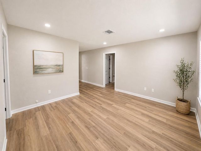 8123 Redfern Drive, Houston, TX 77033