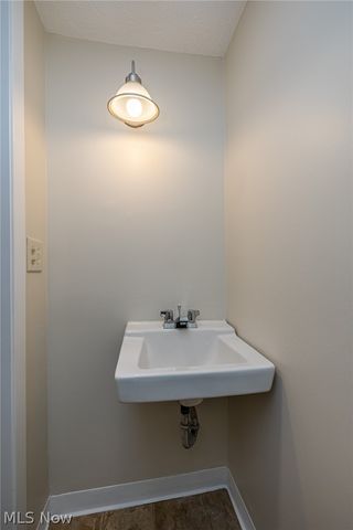 13748 Oakbrook Drive 13748, North Royalton, OH 44133