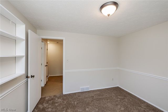13748 Oakbrook Drive 13748, North Royalton, OH 44133