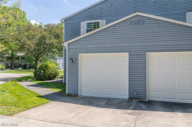 13748 Oakbrook Drive 13748, North Royalton, OH 44133