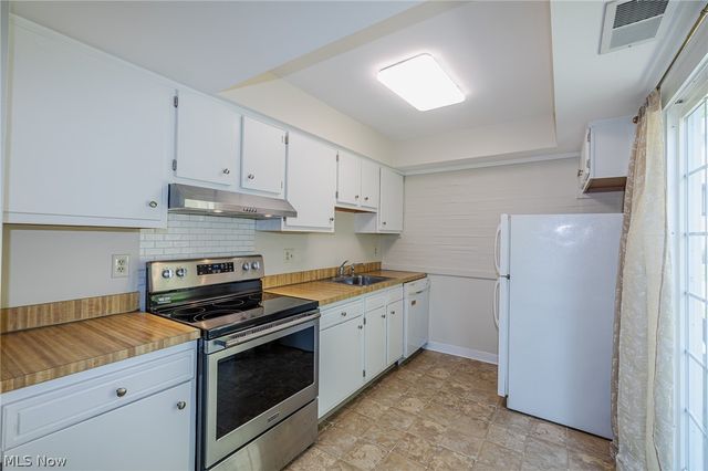 13748 Oakbrook Drive 13748, North Royalton, OH 44133