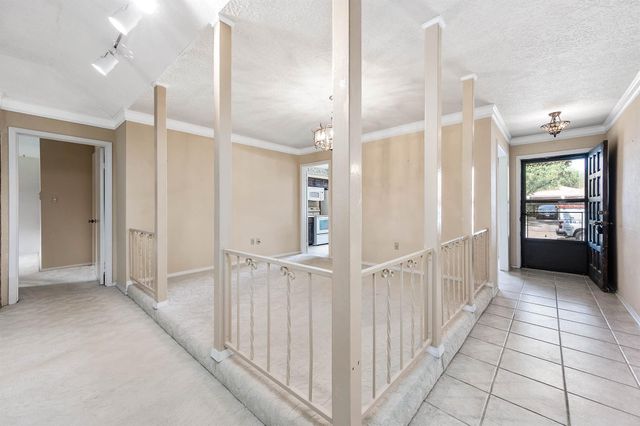 802 Voyager Drive, Houston, TX 77062