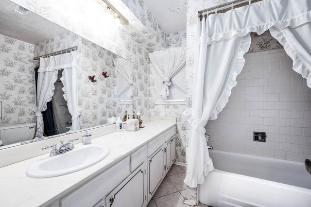 802 Voyager Drive, Houston, TX 77062