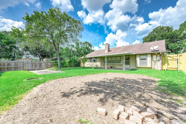 802 Voyager Drive, Houston, TX 77062