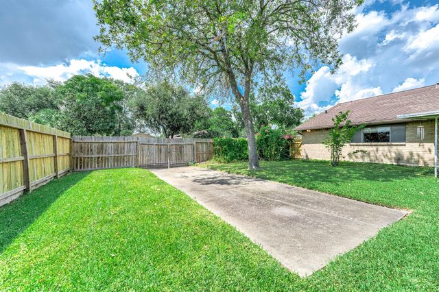 802 Voyager Drive, Houston, TX 77062