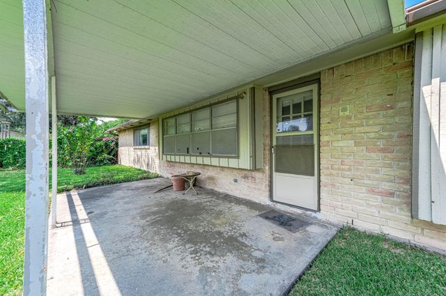 802 Voyager Drive, Houston, TX 77062