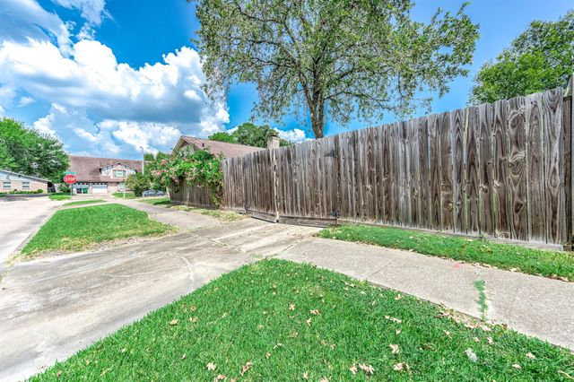 802 Voyager Drive, Houston, TX 77062