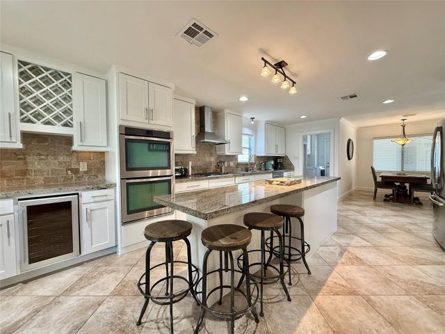 5454 Imogene Street, Houston, TX 77096