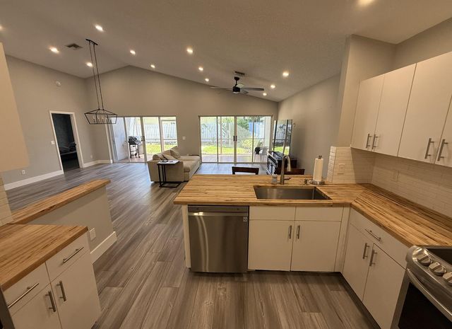 6343 Grand Cypress Circle, Lake Worth, FL 33463