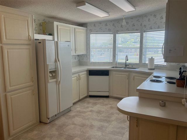 12 THATCH PALM STREET W, Largo, FL 33770