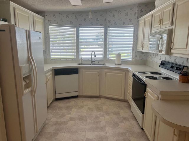 12 THATCH PALM STREET W, Largo, FL 33770