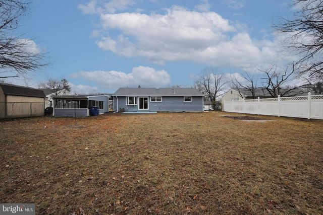 1108 LAUREL RD, Beverly, NJ 08010