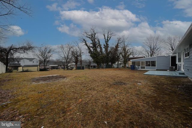 1108 LAUREL RD, Beverly, NJ 08010