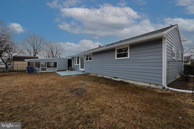 1108 LAUREL RD, Beverly, NJ 08010