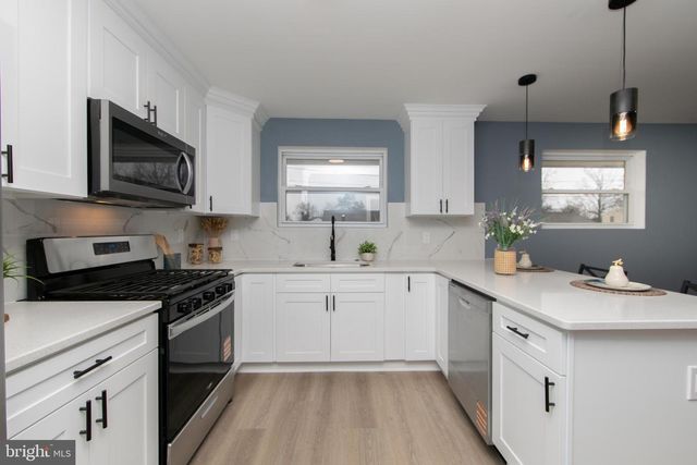 1108 LAUREL RD, Beverly, NJ 08010