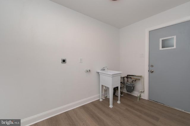 1108 LAUREL RD, Beverly, NJ 08010