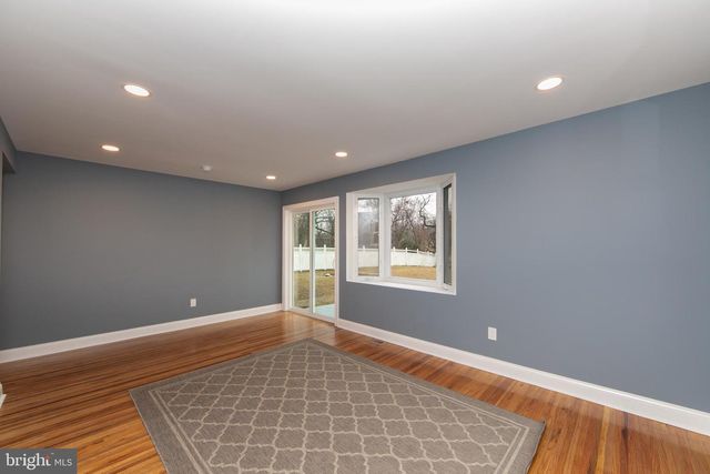 1108 LAUREL RD, Beverly, NJ 08010